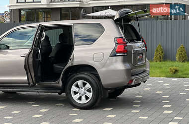 Внедорожник / Кроссовер Toyota Land Cruiser Prado 2018 в 