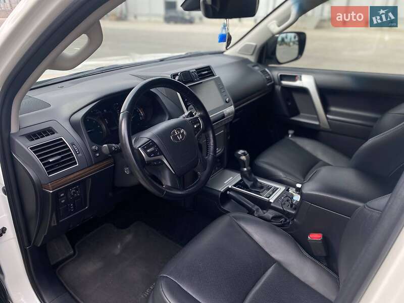 Внедорожник / Кроссовер Toyota Land Cruiser Prado 2020 в Киеве фото 16 Внедорожник / Кроссовер Toyota Land Cruiser Prado 2020 в Киеве