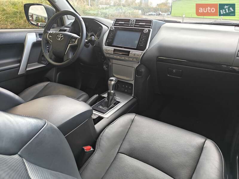 Позашляховик / Кросовер Toyota Land Cruiser Prado 2019 в Києві фото 18 Позашляховик / Кросовер Toyota Land Cruiser Prado 2019 в Києві