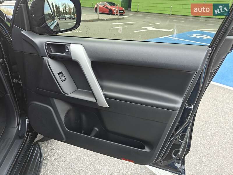 Позашляховик / Кросовер Toyota Land Cruiser Prado 2019 в Києві фото 26 Позашляховик / Кросовер Toyota Land Cruiser Prado 2019 в Києві