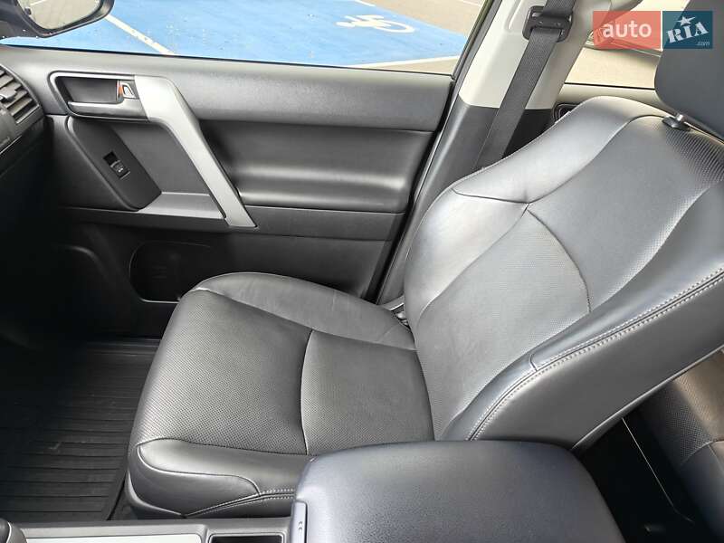 Позашляховик / Кросовер Toyota Land Cruiser Prado 2019 в Києві фото 29 Позашляховик / Кросовер Toyota Land Cruiser Prado 2019 в Києві