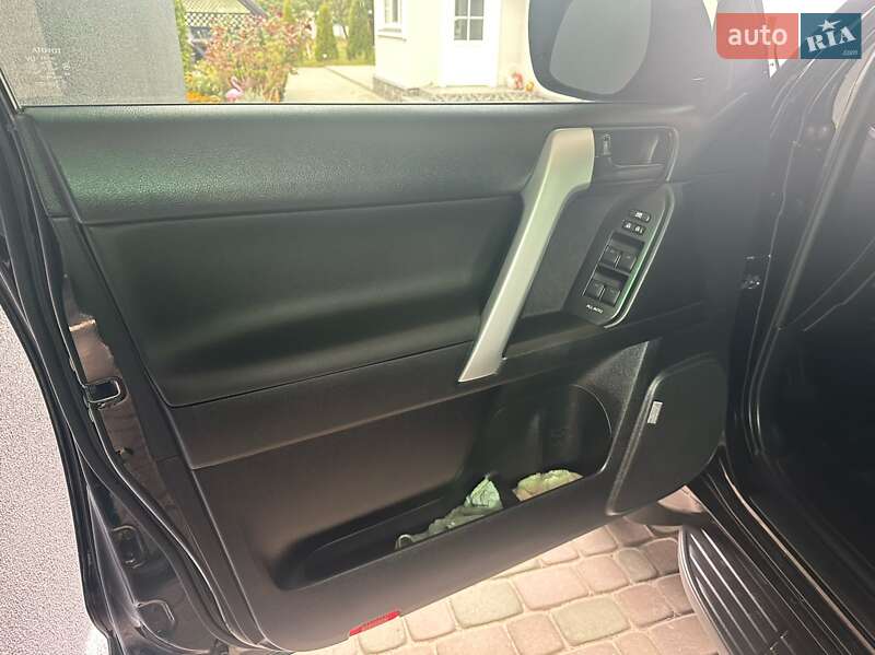 Позашляховик / Кросовер Toyota Land Cruiser Prado 2019 в Черкасах фото 7 Позашляховик / Кросовер Toyota Land Cruiser Prado 2019 в Черкасах