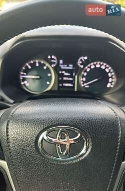 Внедорожник / Кроссовер Toyota Land Cruiser Prado 2019 в 
