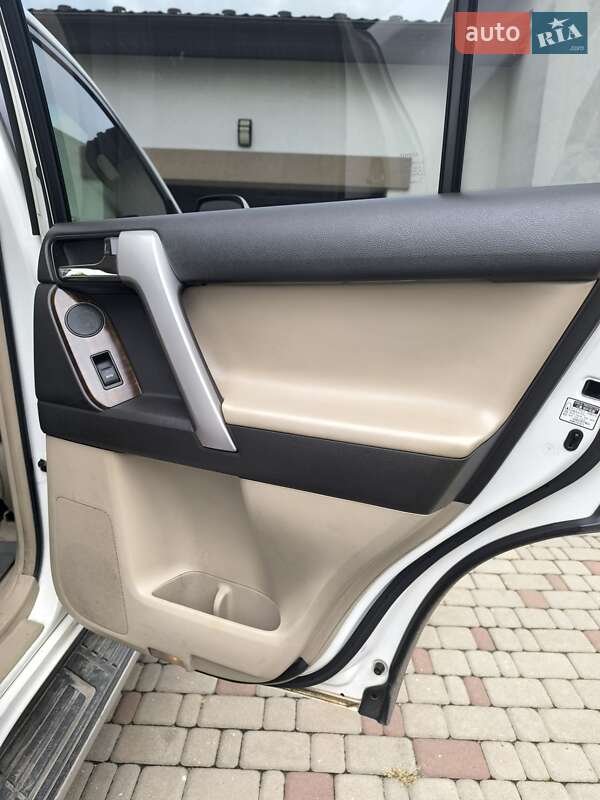 Внедорожник / Кроссовер Toyota Land Cruiser Prado 2010 в Киеве