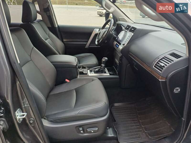 Позашляховик / Кросовер Toyota Land Cruiser Prado 2022 в Києві
