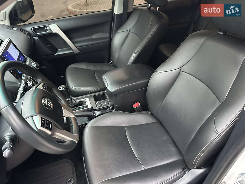 Позашляховик / Кросовер Toyota Land Cruiser Prado 2013 в Києві фото 26 Позашляховик / Кросовер Toyota Land Cruiser Prado 2013 в Києві