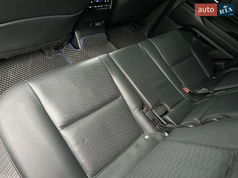 Внедорожник / Кроссовер Toyota Land Cruiser Prado 2024 в Киеве фото 70 Внедорожник / Кроссовер Toyota Land Cruiser Prado 2024 в Киеве