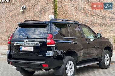 Внедорожник / Кроссовер Toyota Land Cruiser Prado 2020 в 