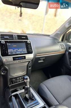 Внедорожник / Кроссовер Toyota Land Cruiser Prado 2020 в 