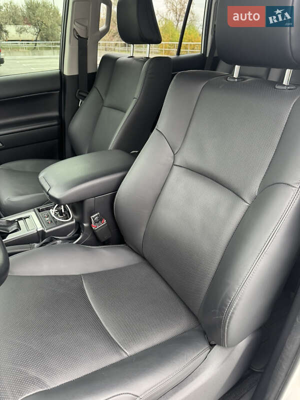 Позашляховик / Кросовер Toyota Land Cruiser Prado 2022 в Києві