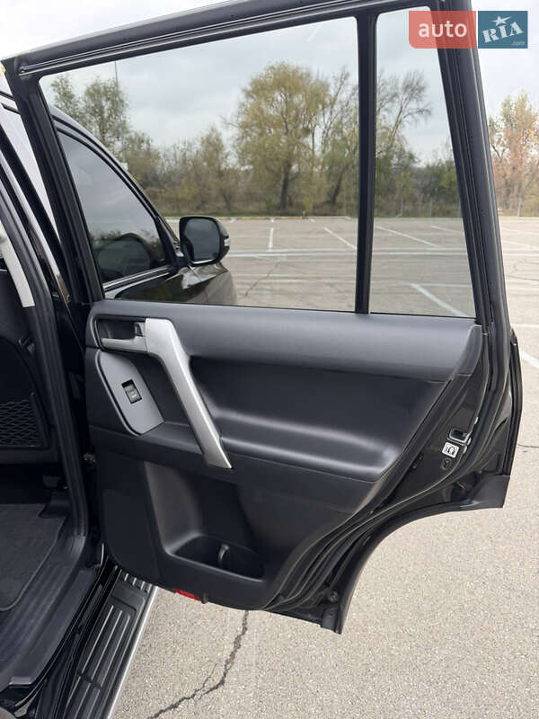 Внедорожник / Кроссовер Toyota Land Cruiser Prado 2019 в Киеве фото 23 Внедорожник / Кроссовер Toyota Land Cruiser Prado 2019 в Киеве