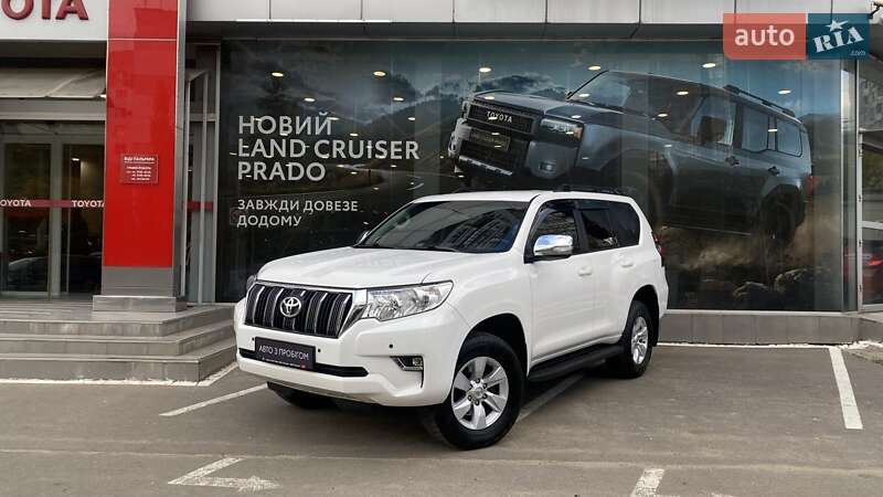 Внедорожник / Кроссовер Toyota Land Cruiser Prado 2018 в 