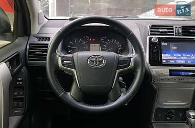 Внедорожник / Кроссовер Toyota Land Cruiser Prado 2018 в 