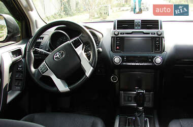 Позашляховик / Кросовер Toyota Land Cruiser Prado 2017 в  фото 16 Позашляховик / Кросовер Toyota Land Cruiser Prado 2017 в