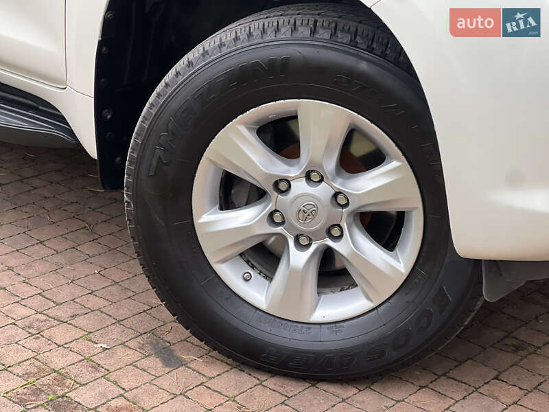 Внедорожник / Кроссовер Toyota Land Cruiser Prado 2010 в Киеве