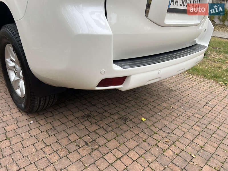 Внедорожник / Кроссовер Toyota Land Cruiser Prado 2010 в Киеве