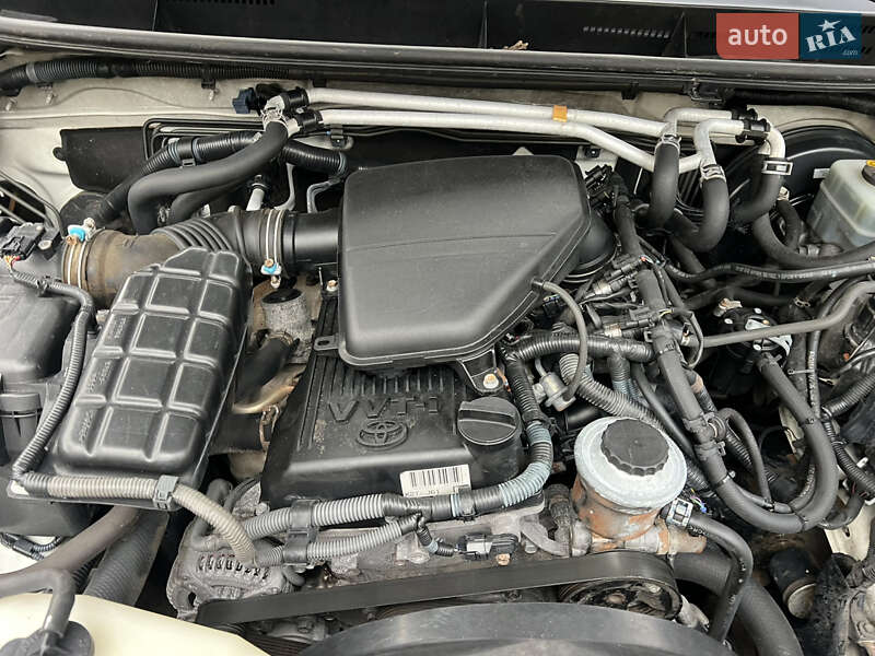 Внедорожник / Кроссовер Toyota Land Cruiser Prado 2010 в Киеве