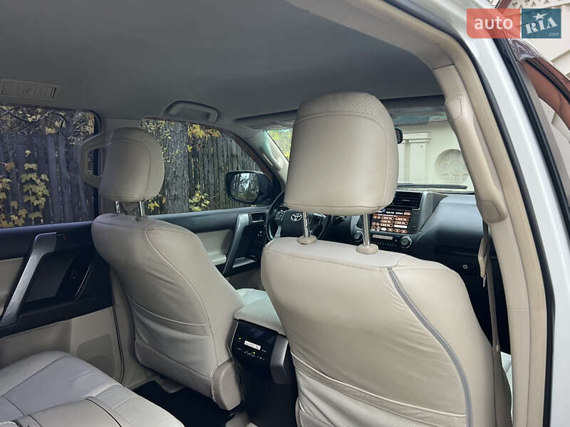 Внедорожник / Кроссовер Toyota Land Cruiser Prado 2010 в Киеве
