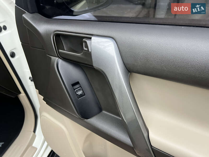 Внедорожник / Кроссовер Toyota Land Cruiser Prado 2010 в Киеве