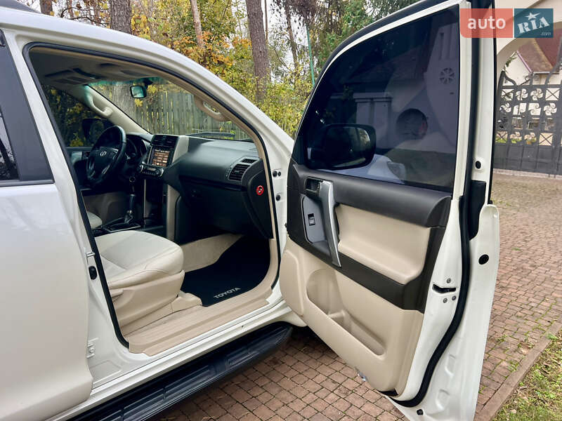 Внедорожник / Кроссовер Toyota Land Cruiser Prado 2010 в Киеве