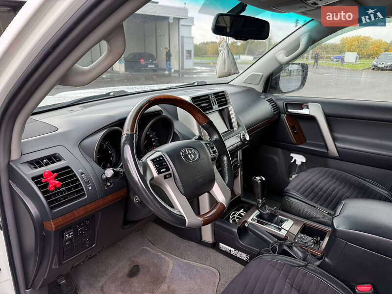 Позашляховик / Кросовер Toyota Land Cruiser Prado 2010 в Харкові