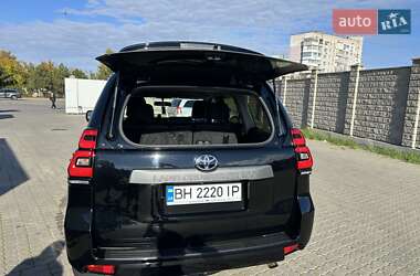 Внедорожник / Кроссовер Toyota Land Cruiser Prado 2019 в 