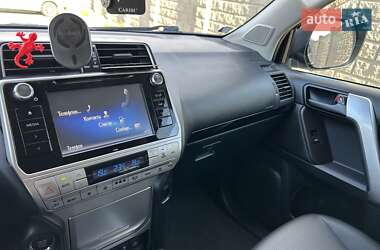 Внедорожник / Кроссовер Toyota Land Cruiser Prado 2019 в 