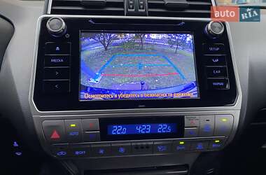 Внедорожник / Кроссовер Toyota Land Cruiser Prado 2017 в 