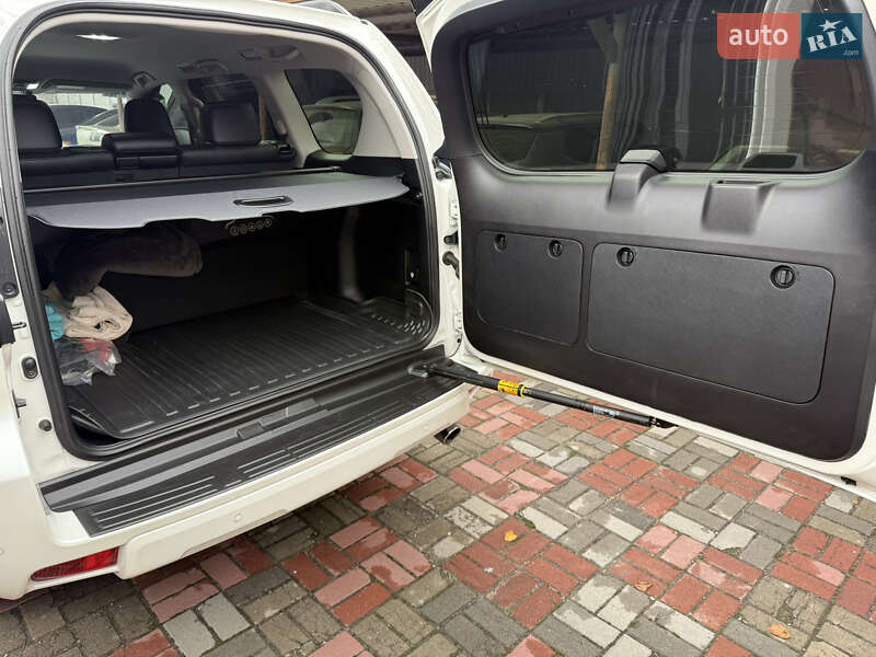 Позашляховик / Кросовер Toyota Land Cruiser Prado 2022 в Запоріжжі