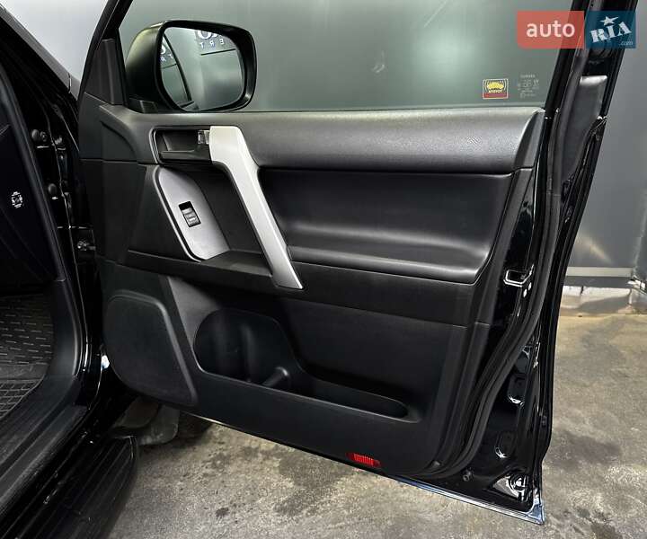 Внедорожник / Кроссовер Toyota Land Cruiser Prado 2017 в Киеве фото 36 Внедорожник / Кроссовер Toyota Land Cruiser Prado 2017 в Киеве