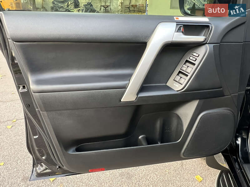 Позашляховик / Кросовер Toyota Land Cruiser Prado 2018 в Києві