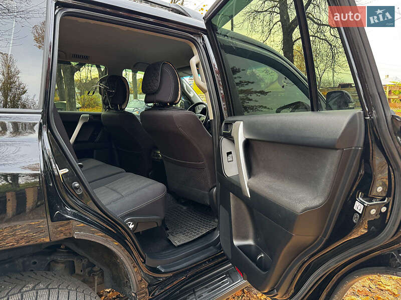 Внедорожник / Кроссовер Toyota Land Cruiser Prado 2018 в Киеве фото 27 Внедорожник / Кроссовер Toyota Land Cruiser Prado 2018 в Киеве