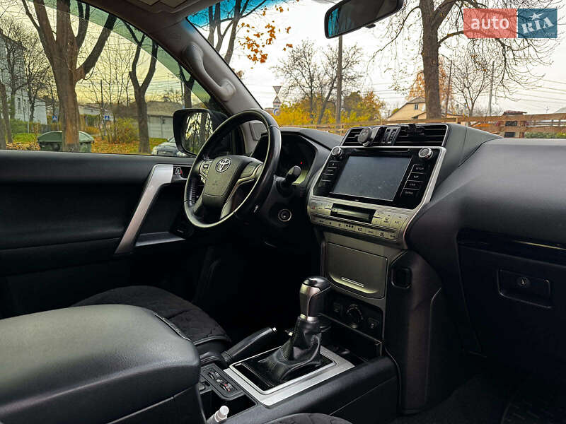 Внедорожник / Кроссовер Toyota Land Cruiser Prado 2018 в Киеве фото 29 Внедорожник / Кроссовер Toyota Land Cruiser Prado 2018 в Киеве