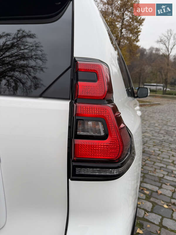 Позашляховик / Кросовер Toyota Land Cruiser Prado 2020 в Києві