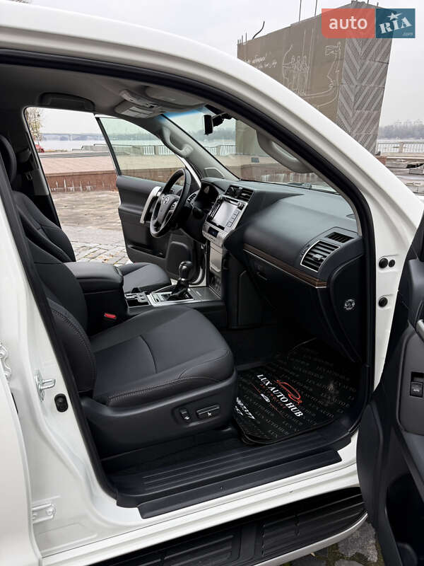 Позашляховик / Кросовер Toyota Land Cruiser Prado 2020 в Києві