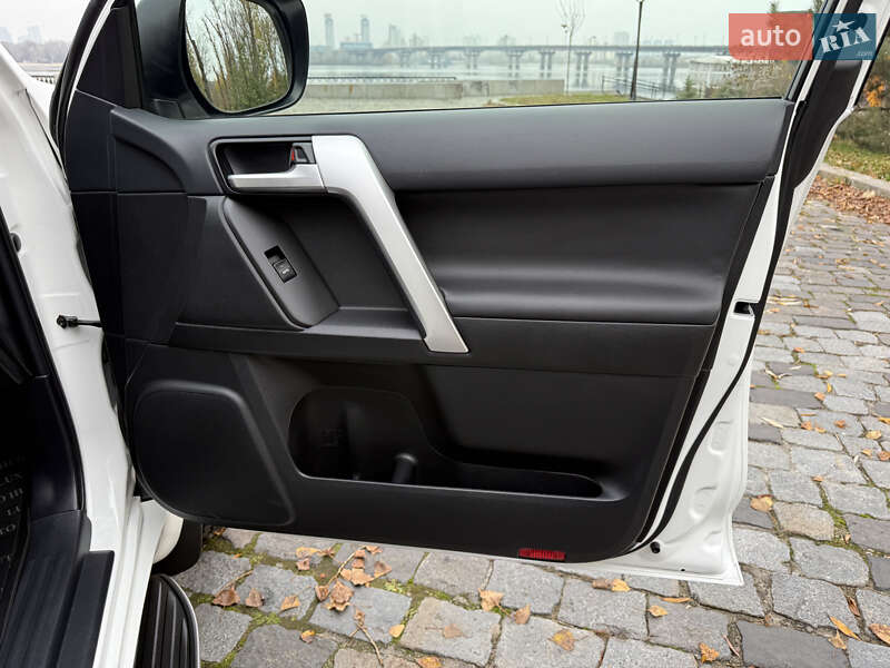 Позашляховик / Кросовер Toyota Land Cruiser Prado 2020 в Києві