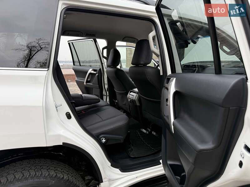 Позашляховик / Кросовер Toyota Land Cruiser Prado 2020 в Києві