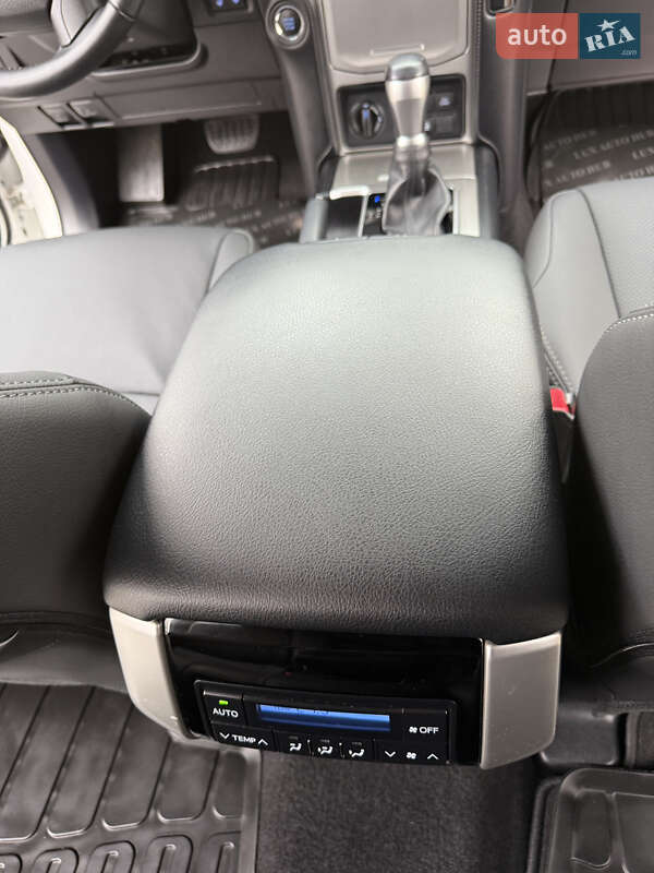 Позашляховик / Кросовер Toyota Land Cruiser Prado 2020 в Києві