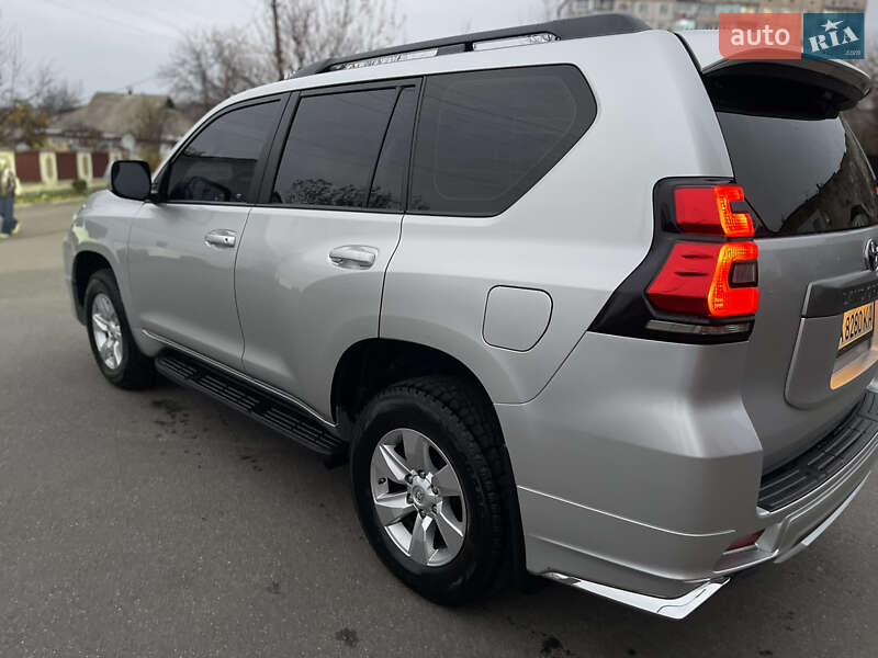 Позашляховик / Кросовер Toyota Land Cruiser Prado 2018 в Миронівці