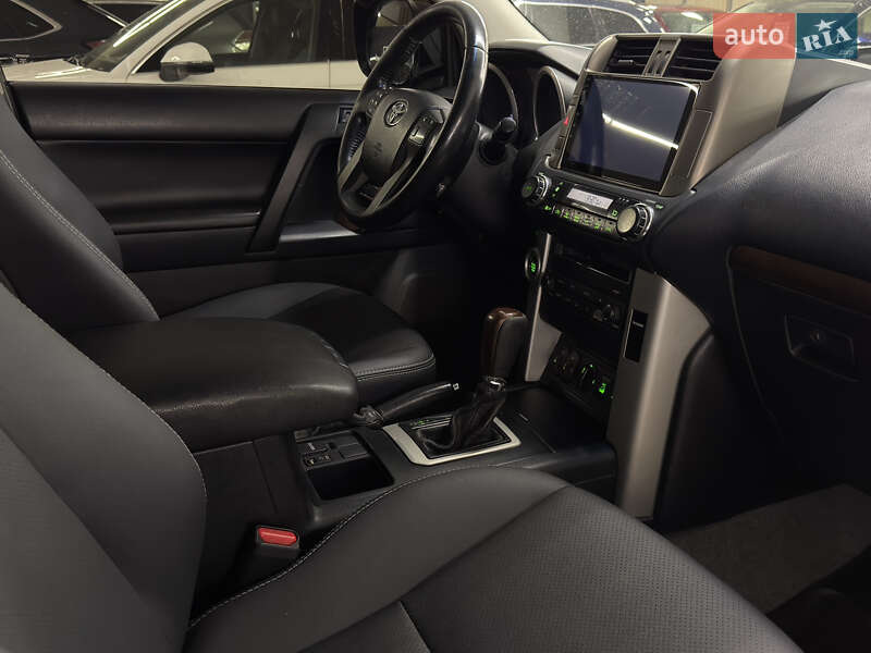 Внедорожник / Кроссовер Toyota Land Cruiser Prado 2010 в Николаеве