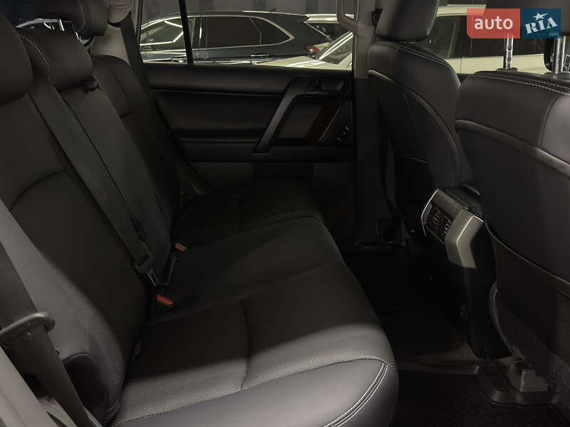 Внедорожник / Кроссовер Toyota Land Cruiser Prado 2010 в Николаеве