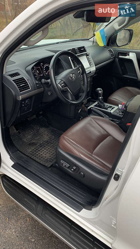 Внедорожник / Кроссовер Toyota Land Cruiser Prado 2019 в Полтаве фото 13 Внедорожник / Кроссовер Toyota Land Cruiser Prado 2019 в Полтаве