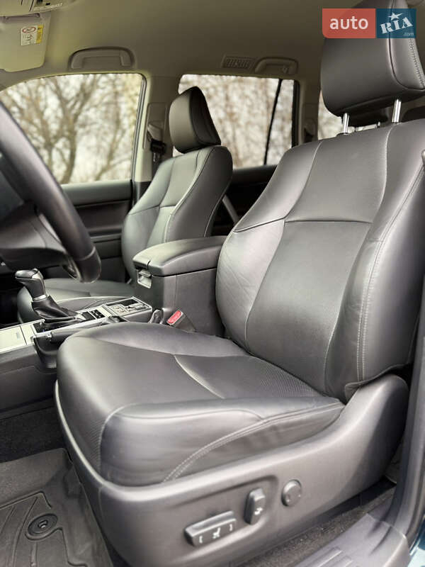 Внедорожник / Кроссовер Toyota Land Cruiser Prado 2019 в Киеве