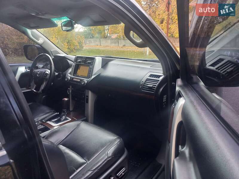 Внедорожник / Кроссовер Toyota Land Cruiser Prado 2010 в Полтаве
