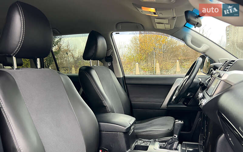 Внедорожник / Кроссовер Toyota Land Cruiser Prado 2013 в Львове