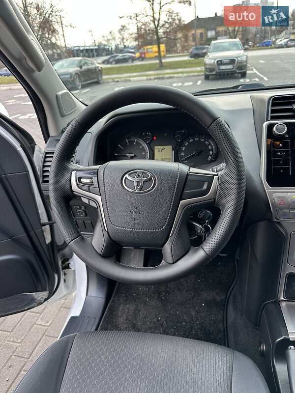 Внедорожник / Кроссовер Toyota Land Cruiser Prado 2018 в Киеве