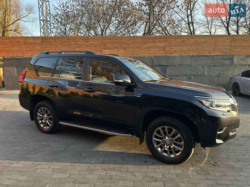 Внедорожник / Кроссовер Toyota Land Cruiser Prado 2018 в Киеве