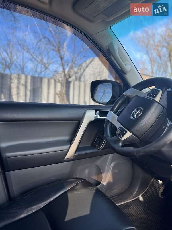 Внедорожник / Кроссовер Toyota Land Cruiser Prado 2010 в Харькове