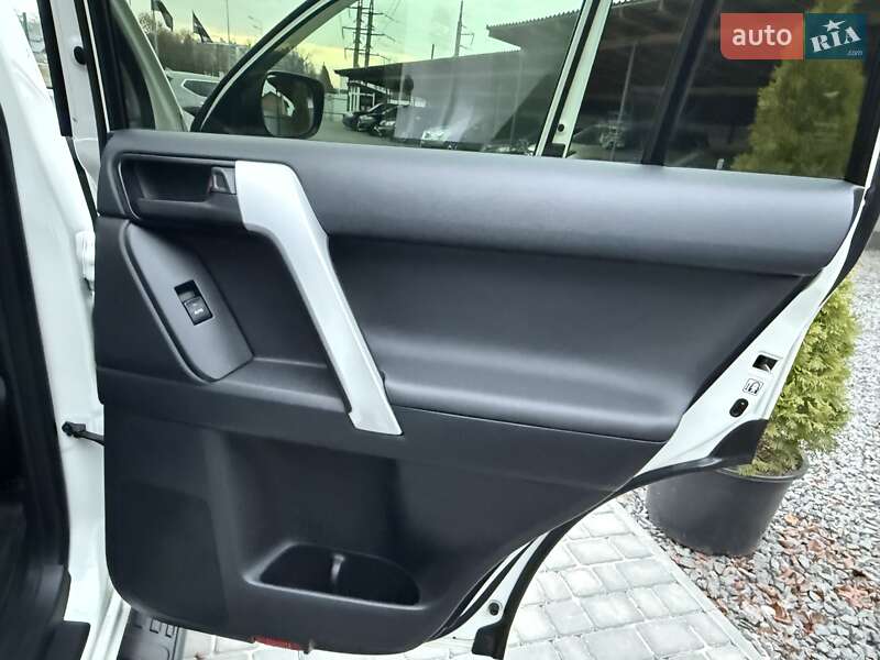Внедорожник / Кроссовер Toyota Land Cruiser Prado 2019 в Виннице фото 65 Внедорожник / Кроссовер Toyota Land Cruiser Prado 2019 в Виннице