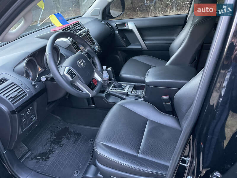 Внедорожник / Кроссовер Toyota Land Cruiser Prado 2017 в Киеве фото 8 Внедорожник / Кроссовер Toyota Land Cruiser Prado 2017 в Киеве